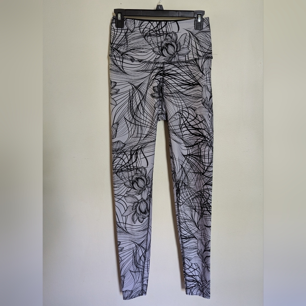 Beyond Yoga reversible Black and Gray Patterned Leggings
